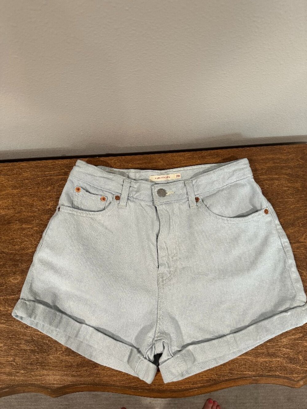Levi's A-Line Mom Shorts Size 28 High Rise Light Wash Denim